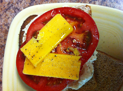 hummus-tomato-sandwich-cheese
